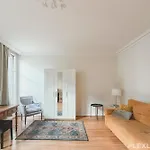 Room In 3-Bedroom Apartment In The Heart Of Paris Cultural