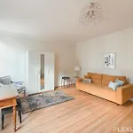 Room In 3-Bedroom Apartment In The Heart Of Paris Cultural