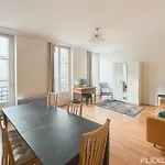 Room In 3-Bedroom Apartment In The Heart Of Paris Cultural