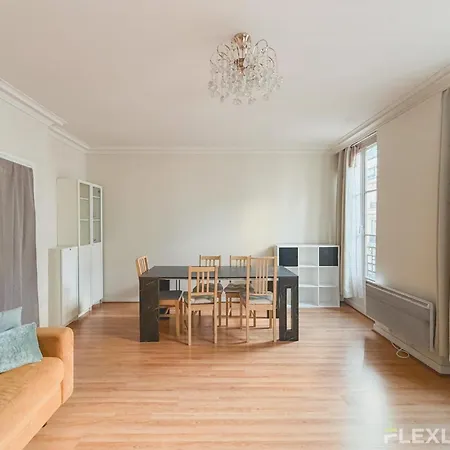 In 3-bedroom In The Heart Of Cultural Parigi