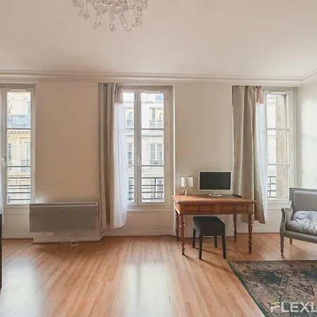 In 3-bedroom In The Heart Of Cultural Parigi