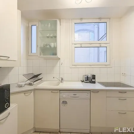 In 3-bedroom In The Heart Of Cultural Parigi